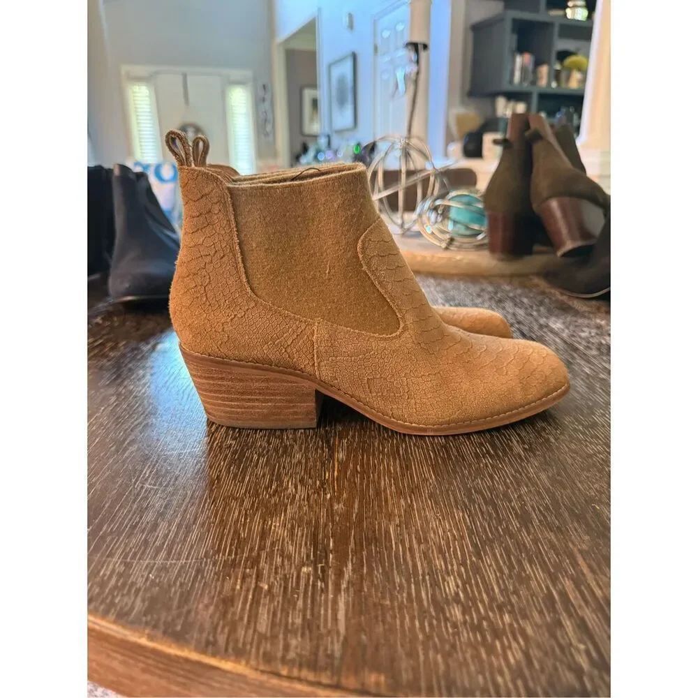 Crown Vintage Giancita Brown Faux Suede Scale Pattern Booties sz 7.5 EUC